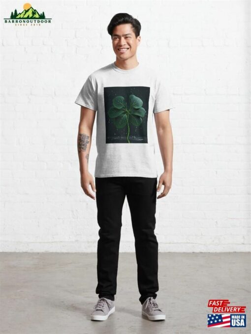 Clover In The Rain Classic T-Shirt Unisex Sweatshirt