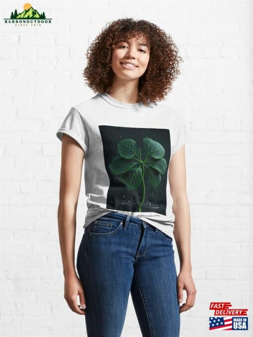 Clover In The Rain Classic T-Shirt Unisex Sweatshirt