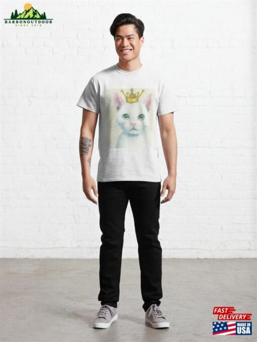 Drawing Of Sweet White Tabby Wearing A Gold Crown Classic T-Shirt Hoodie