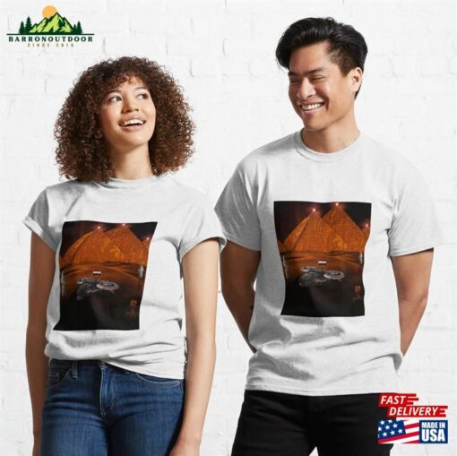 Electronic Pyramids Photo Manipulation Classic T-Shirt Sweatshirt