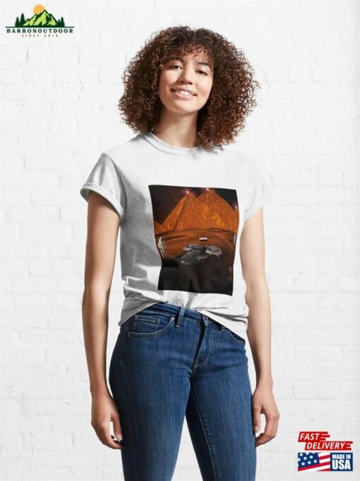 Electronic Pyramids Photo Manipulation Classic T-Shirt Sweatshirt