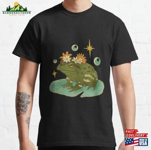 Green Frog With Flowers On Its Head Classic T-Shirt