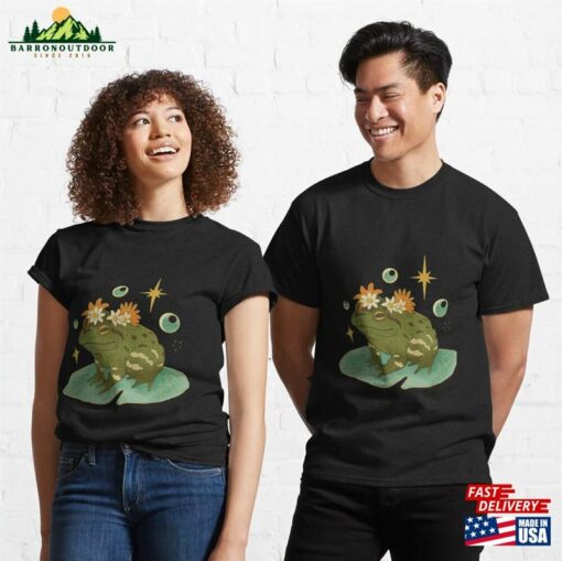 Green Frog With Flowers On Its Head Classic T-Shirt