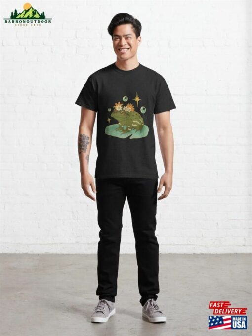 Green Frog With Flowers On Its Head Classic T-Shirt