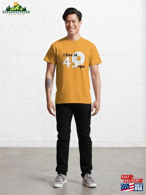 I Live At 45 Rpm (Orange) Classic T-Shirt Unisex