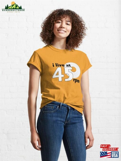 I Live At 45 Rpm (Orange) Classic T-Shirt Unisex