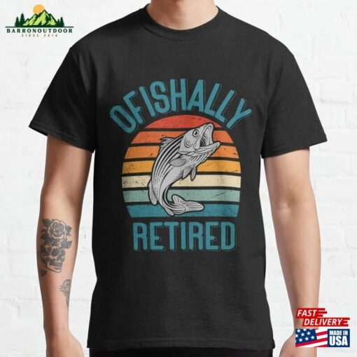 Ofishally Retired Est 2023 Fishing T-Shirt Gift For Fisherman Retirement Classic Sweatshirt