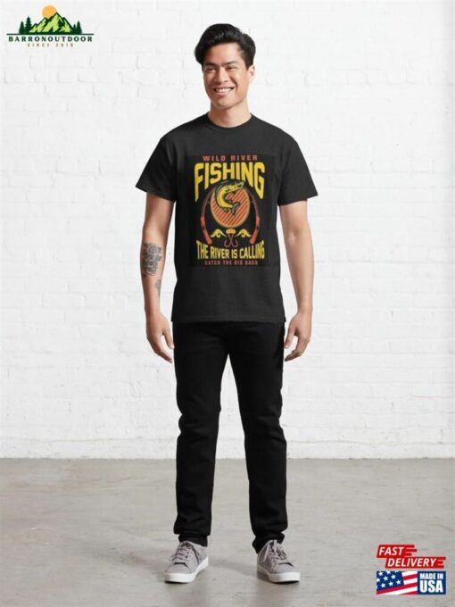 Wild River Fishing The Is Calling Catch_Yythk Classic T-Shirt Unisex