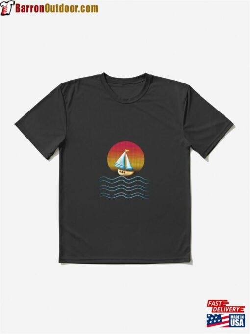 Wonderfull Sails Boat Design Active T-Shirt Hoodie