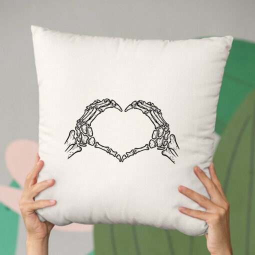 Coussin Coeur mains squelette