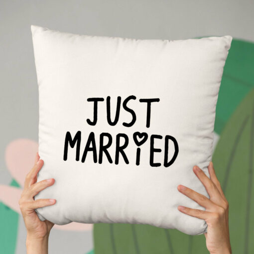 Coussin Just married