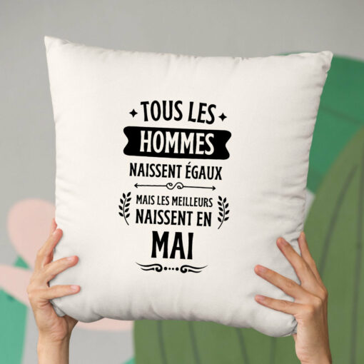 Coussin Tous les hommes naissent egaux les meilleurs en mai